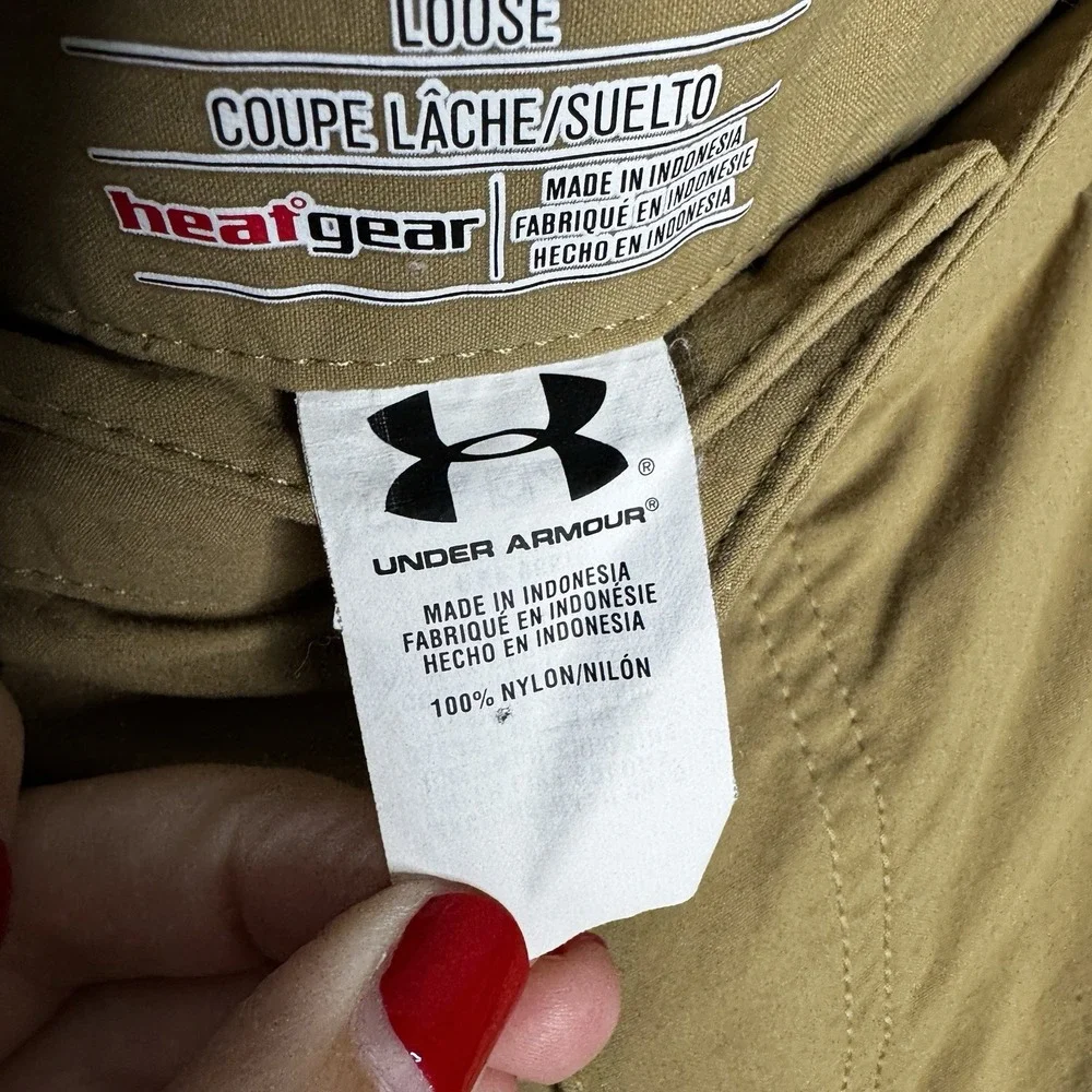 Under Armour UA Chesapeake Shorts Mens Size 36 Beige Loose‎ Fit Nylon HeatGear